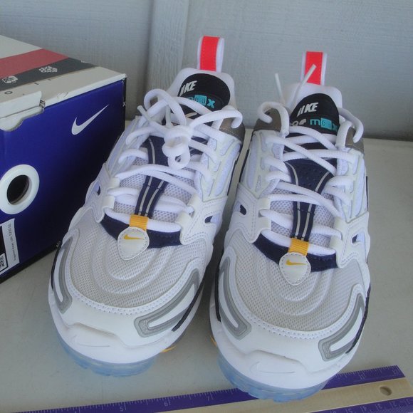 Nike Shoes - Nike Air VaporMax Women's Size 7/Men's Size 5.5